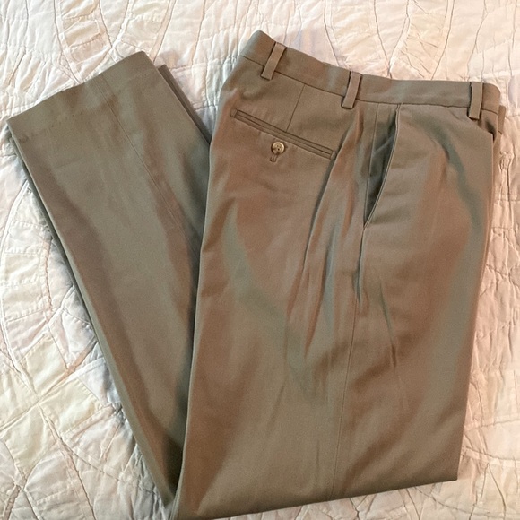 Kirkland, flat front Khakis - Picture 1 of 4